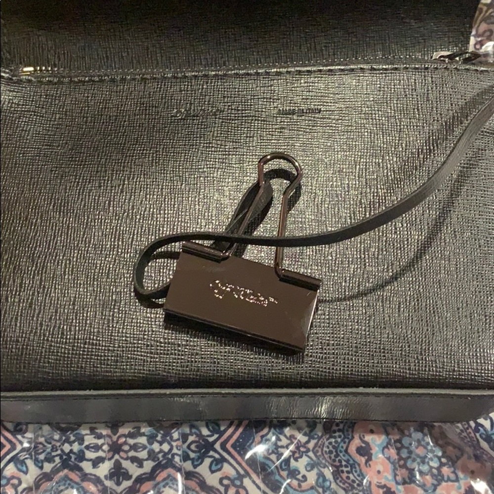 off white - Picture 6 of 6